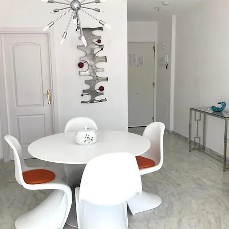 Elegant Penthouse Avec Vue Sur Piscine, Jardins, 2 *